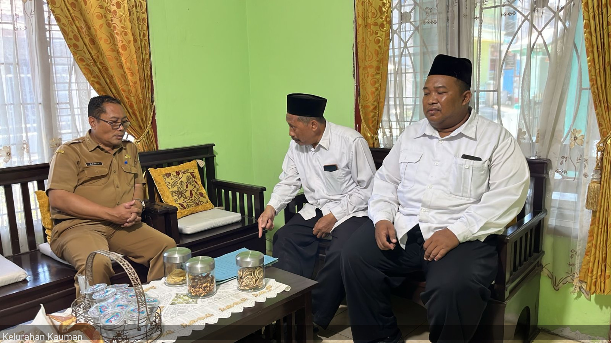 Menerima Tamu dari Perwakilan Guru Islamiyah