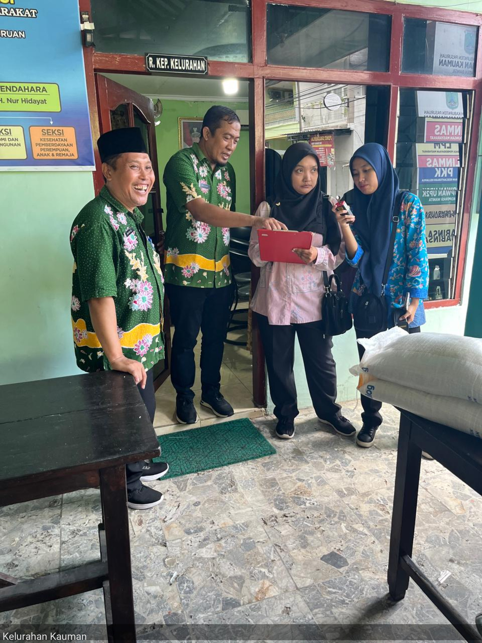 Survey lokasi untuk pemeliharaan kantor