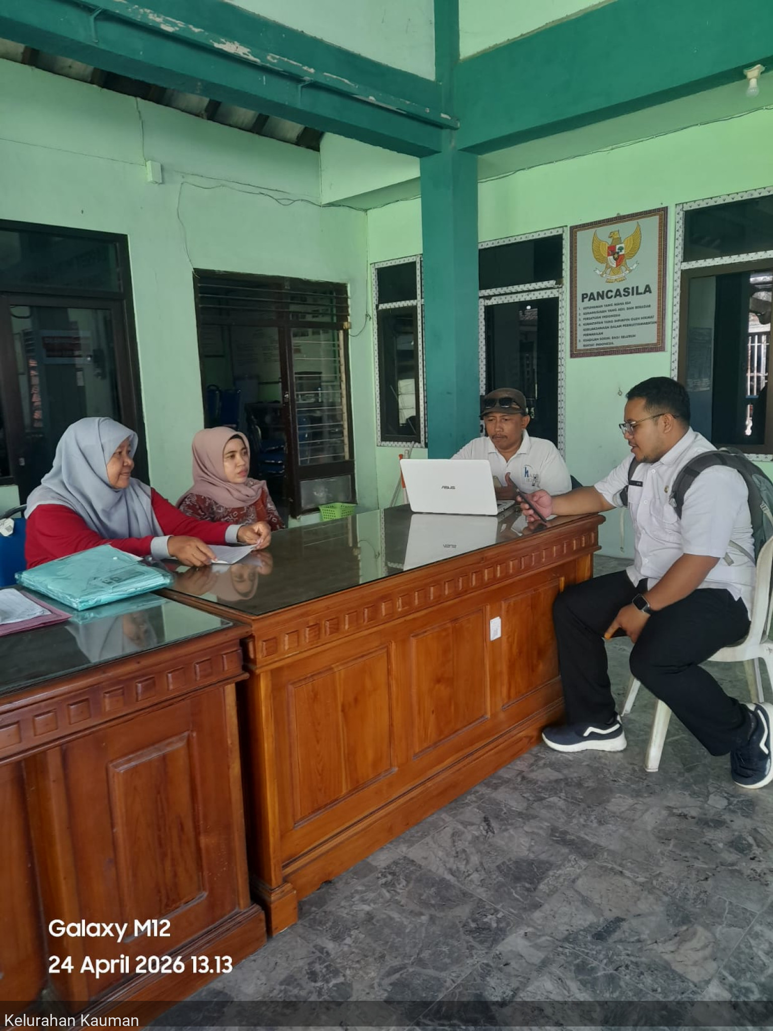 Menerima tamu dari Dinas Sosial Kabupaten Pasuruan